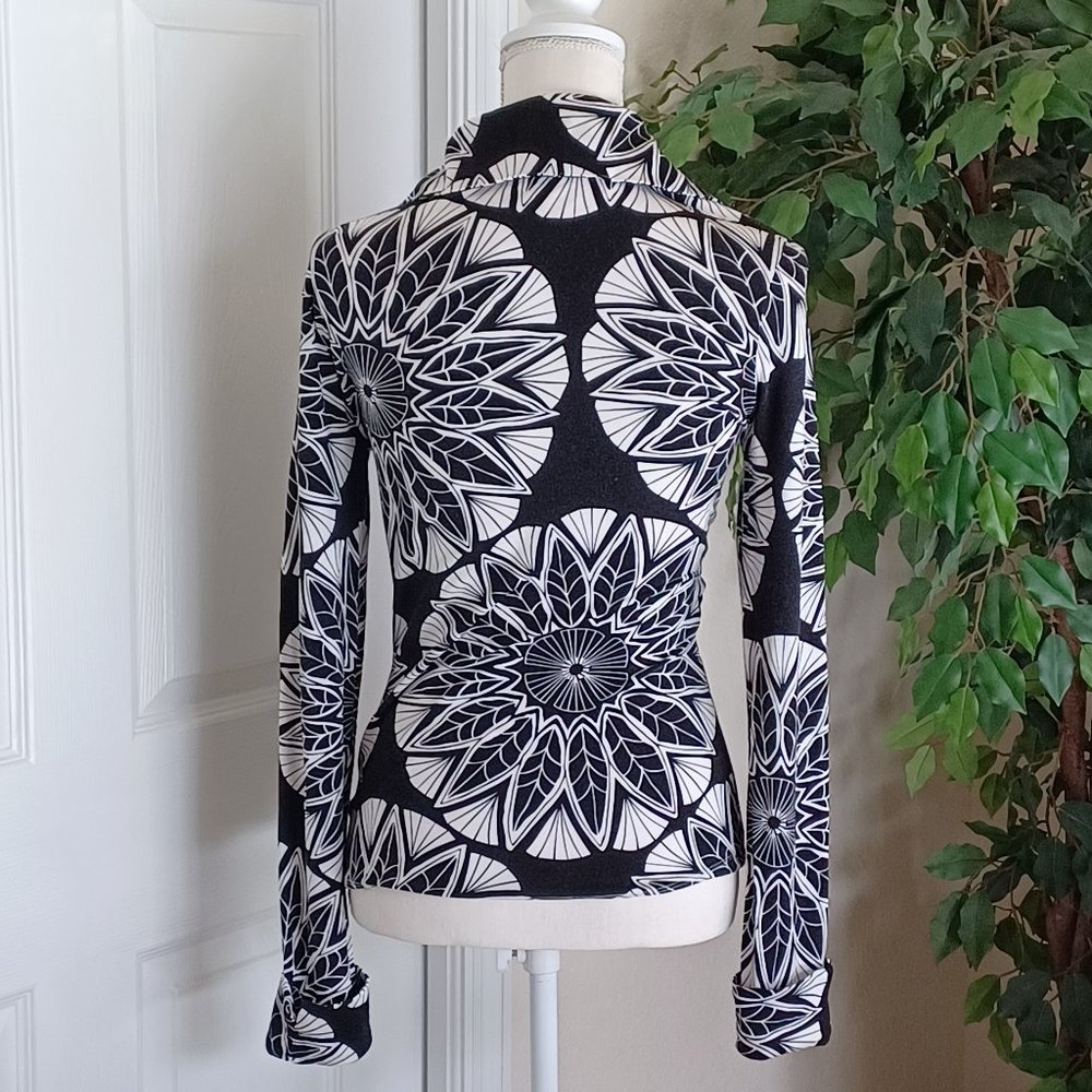 FINAL SALE! EUC Soft Surroundings Wrap/Surplice Black & White Top Size Small - Picture 3 of 6